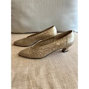 Vintage Paloma Italian Leather Gold Woven Design Kitten Heels | Size 7.5AA